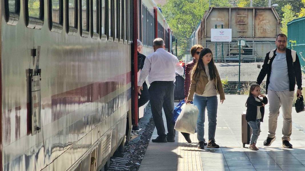 Karadeniz'de doğa şöleni! Turistik Karaelmas Ekspresi yolcularını büyüledi 10